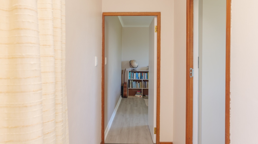 4 Bedroom Property for Sale in Struisbaai Western Cape